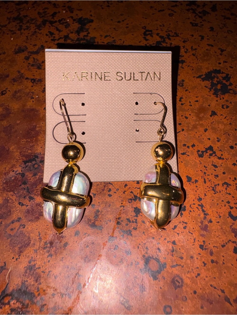 Karine Sultan wrapped pearl dangle gold earrings NWT - Picture 4 of 5